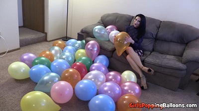 Raven Pops Balloons